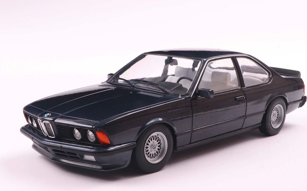 Solido 421186494 BMW 635 CSI E24 1984 dunkelblau 1:18 Produktbild 