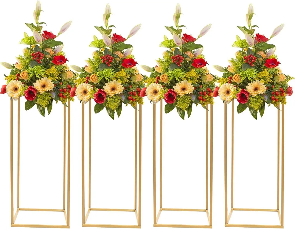Colonne de fleurs dorée et support de vase design pour réception chic