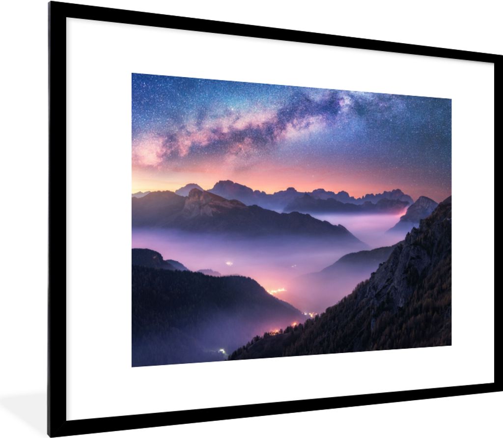 MuchoWow Gerahmtes Poster Berge - Sternenhimmel - Nebel 80x60 cm - Poster mit Schwarzem Bilderrahmen Wandposter Rahmen Foto Bilder - Schlafzimmer...