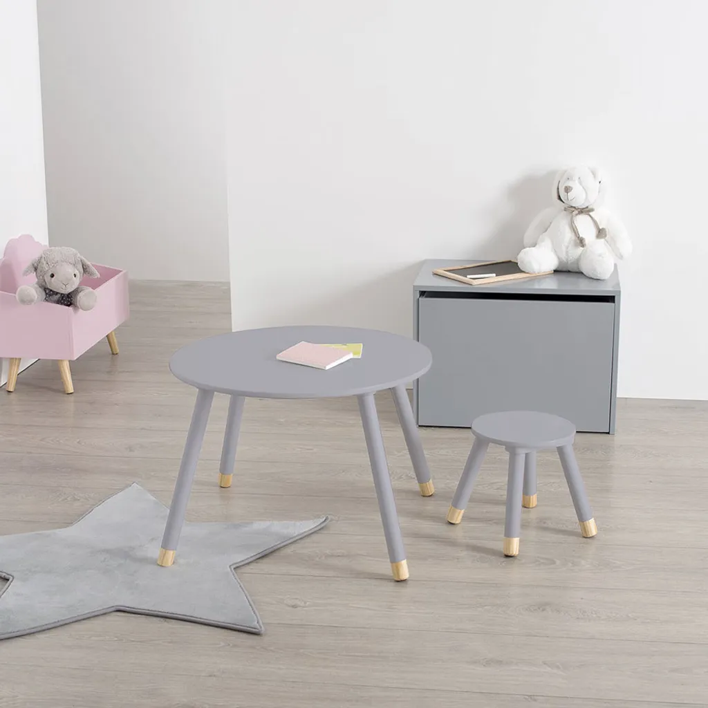 Table enfant grise facile à nettoyer pour une chambre toujours rangée
