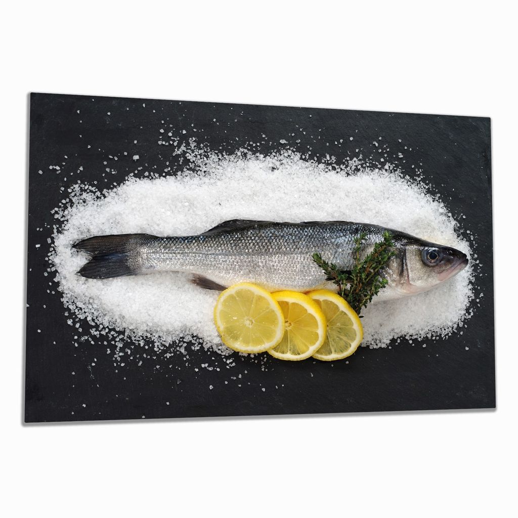 Wallario Herdabdeckplatte aus Glas, Größe 80 x 52 cm 1-teilig, Motiv Fischmenü - Frischer Fisch auf Salz mit Zitronen