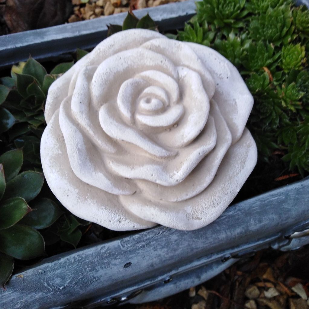 Stein Rose Rosenblüte Blüte Blumen Steinguss frostfest Produktbild 