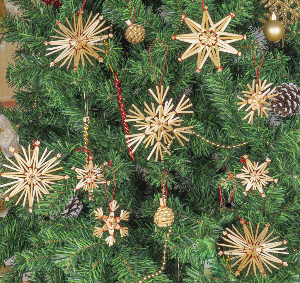Weihnachtsschmuck Aus Stroh
