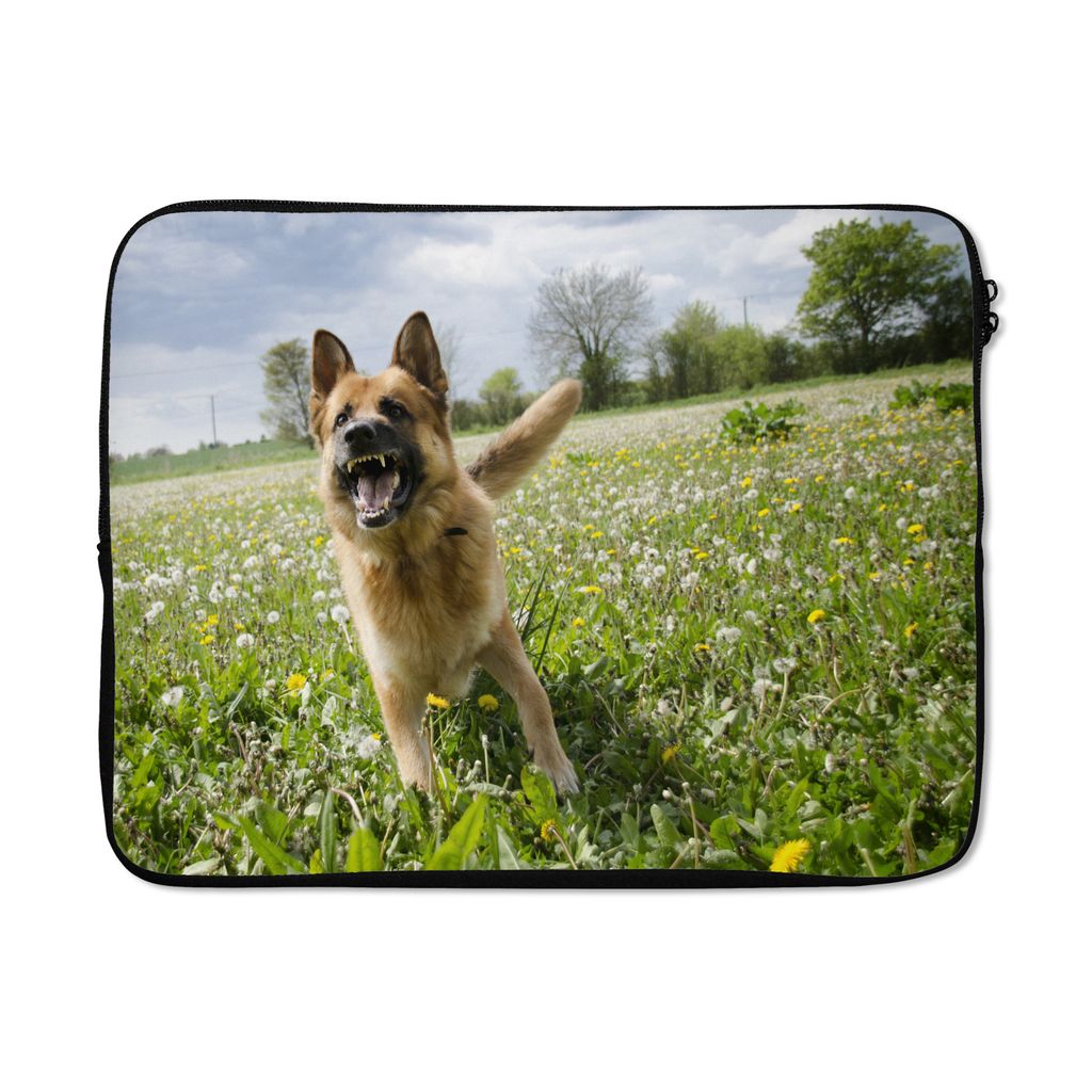 MuchoWow Laptop Hülle 15 Zoll Deutscher Schäferhund zwischen den Blumen Laptoptasche - Laptoptasche - Sleeve - Rundum-Schutz