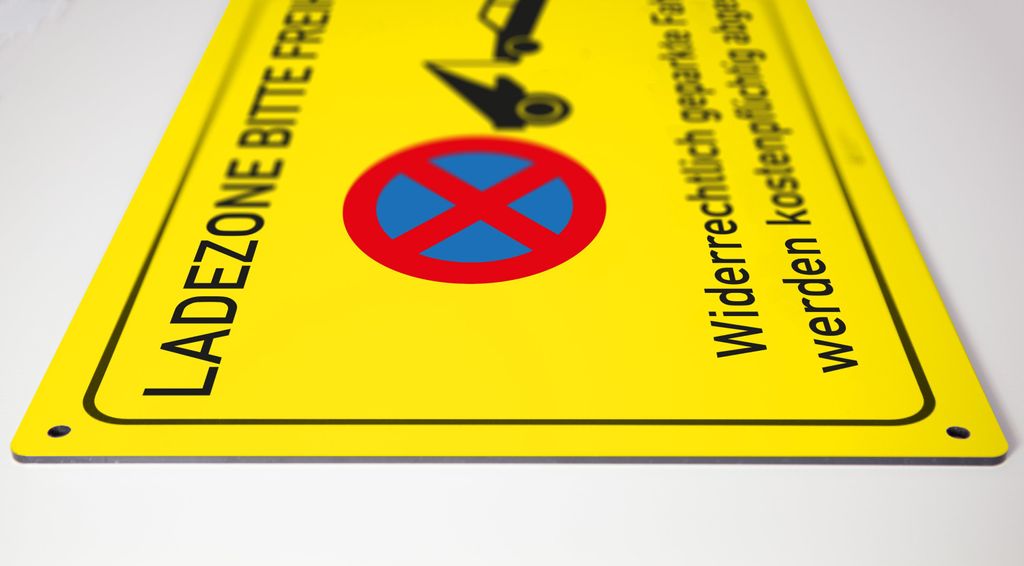 Ladezone bitte freihalten - Schild - gelb - 4 mm Alu Verbundplatte (45 x 30 cm Bohrloch 4 x)
