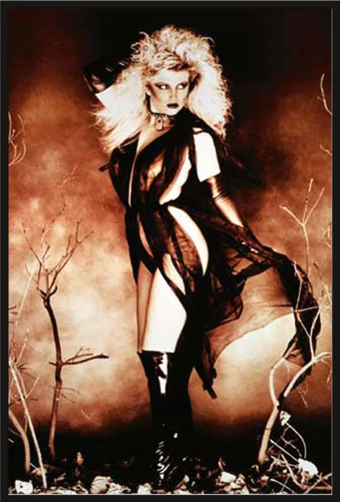Poster Encadré Bottes en Vinyle Tracy avec Cadre Noir Shinsuke Maxi