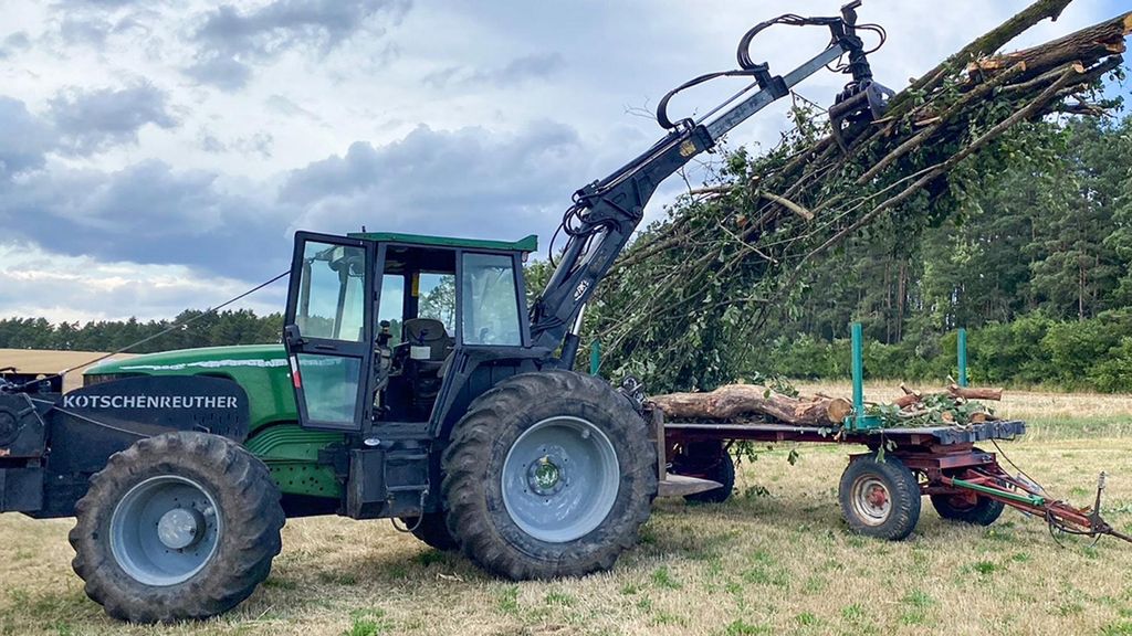 Jochen Schweizer Forst Traktor fahren Kulmbach; Erlebnis verschenken oder selbst erleben; Gutschein gültig für 1 Person