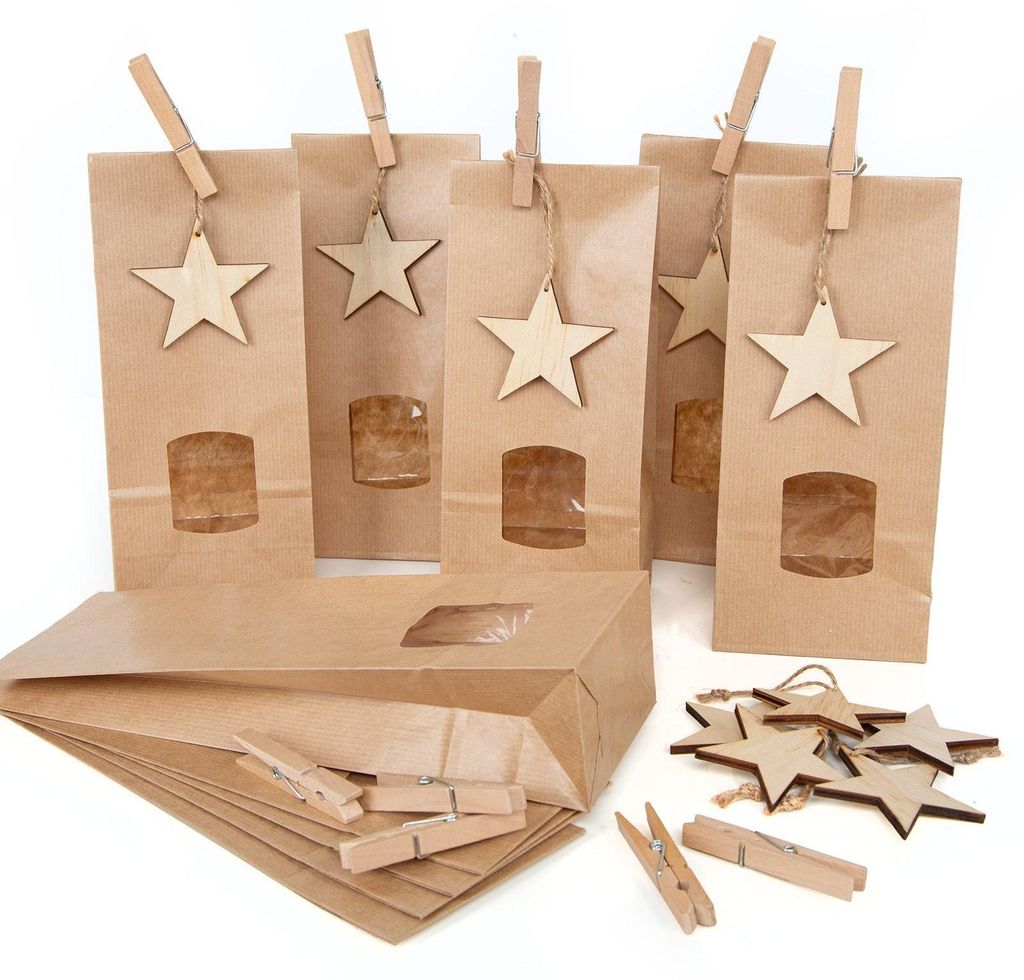 10 Stück kleine braune Weihnachtstüten Papiertüten 10,5 x 6,5 x 29 cm MIT Sicht-FENSTER + 10 natur Holzsterne + 10 Klammern Verpackung give-away...