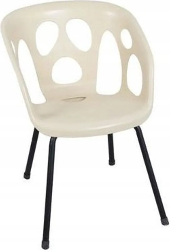 Chaise Ghost ivoire empilable : gain de place pour balcon chic