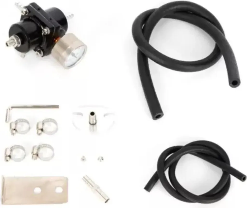 Regolatore di pressione carburante - Set - Pressione regolabile - 4 attacchi - Manometro - Tubo carburatore - Universale per auto - Per benzina - Nero - 3