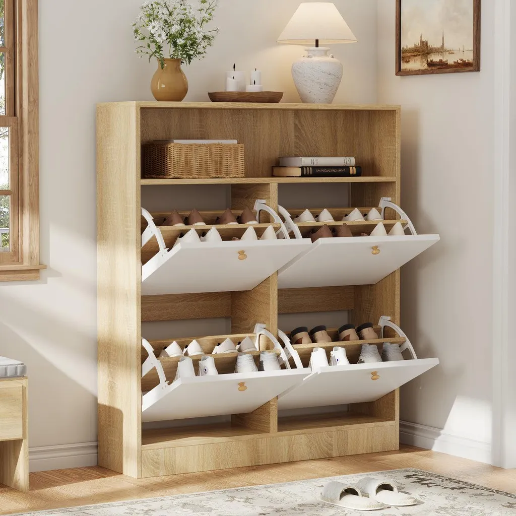 Armoire à chaussures étroite avec compartiments ouverts et bois naturel