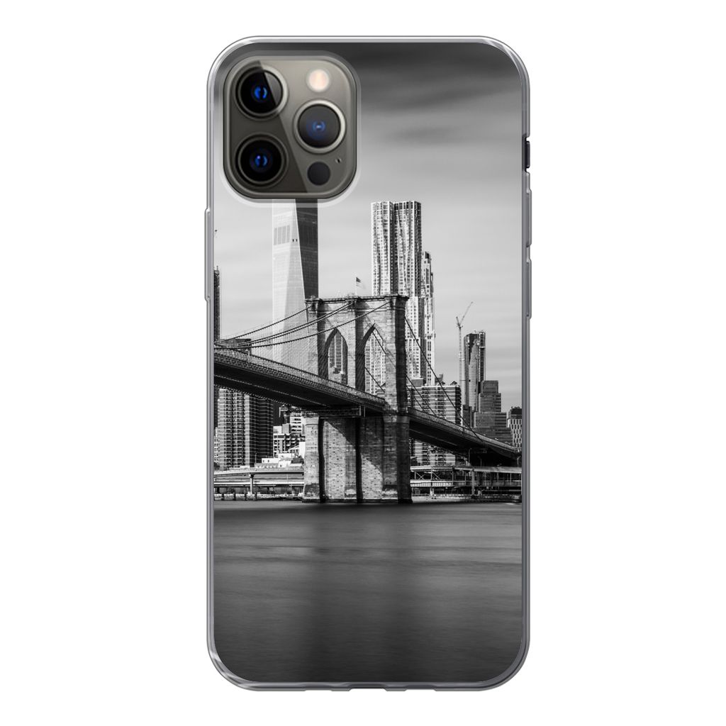 MuchoWow Handyhülle Schutzhülle Hülle für iPhone 12 Pro Architektur - New York - Brooklyn Bridge - Wasser - Schwarz und weiß Silikon Softcas...