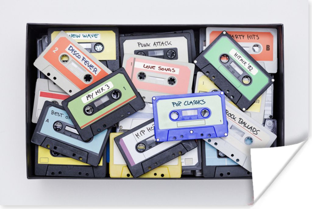 MuchoWow Poster Schuhkarton voller Kassettenkassetten 60x40 cm - Schlafzimmerdekoration