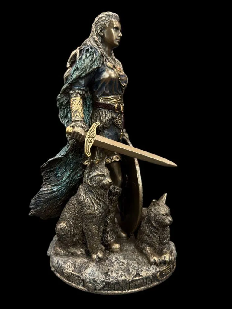 Déco salon originale statue Freya aspect bronze pour espace vide - 9