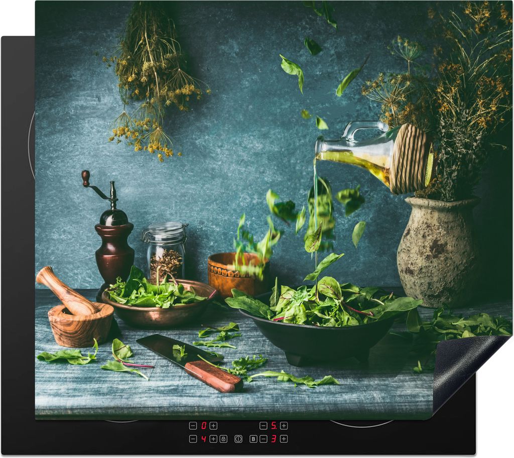 KitchenYeah Herdabdeckplatte Grüner Salat mit Olivenöl auf dem Küchentisch , 59x51cm, Küche Deko, Glaskeramikkochfeld Herdabdeckung, Abdeckpl...