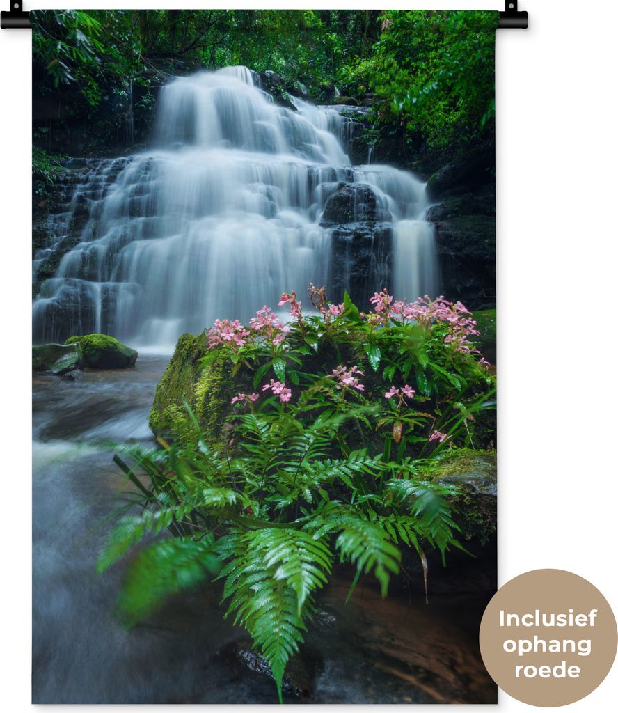 MuchoWow Wandteppich Wandbehang Ein schöner Wasserfall inmitten der dichten Vegetation des Phu Hin Rong Kla-Nationalparks. 60x90 cm Tapisserie D...