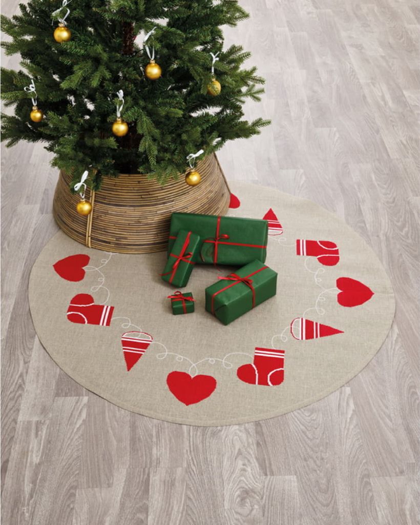 Permin Kreuzstich-Set „Weihnachtsbaumdecke – Herz und Tannenzapfen“, Durchmesser 125 cm