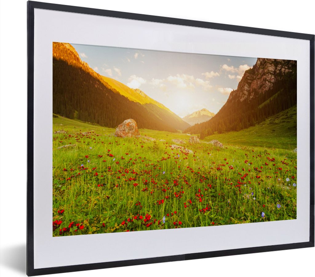 MuchoWow MuchoWow Gerahmtes Poster Blumen - Berg - Sonne 40x30 cm - Poster mit zchwarzem Bilderrahmen - Bilderrahmen - Poster im Rahmen