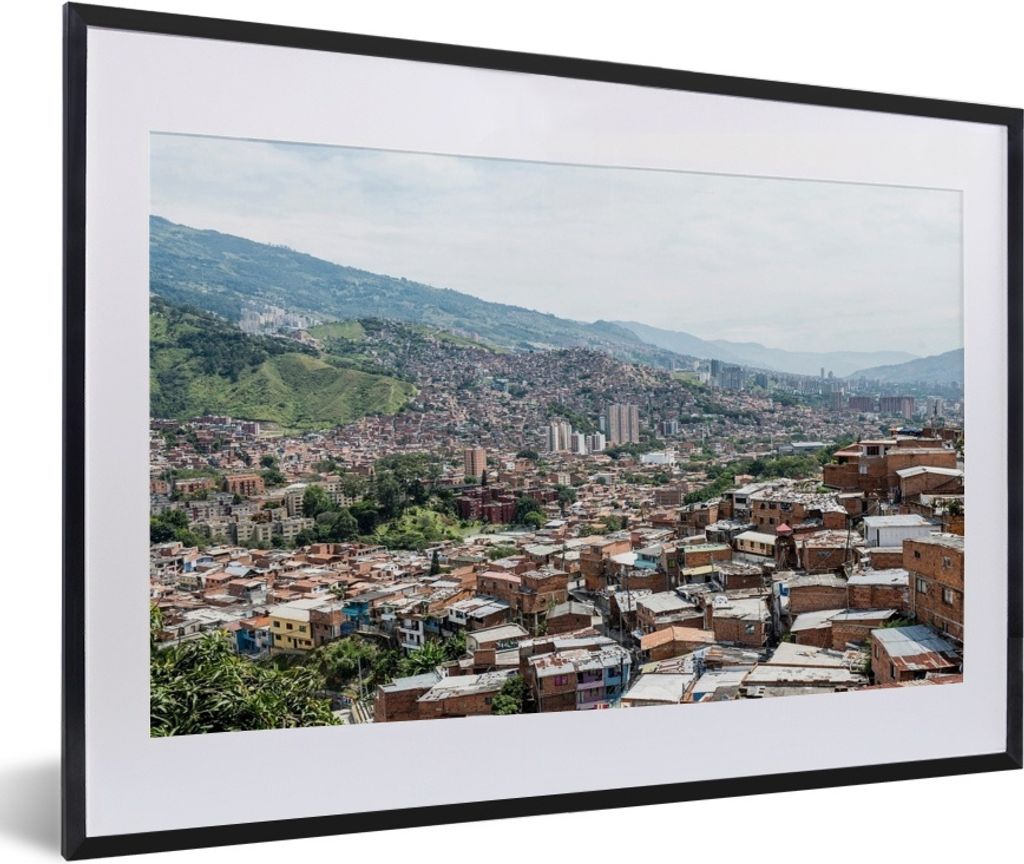 MuchoWow MuchoWow Gerahmtes Poster Die bergige Landschaft von Medellín in Kolumbien 60x40 cm - Poster mit zchwarzem Bilderrahmen - Schlafzimme...