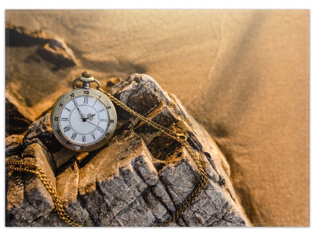 Wallario Premium Teppich, Größe 50 x 70 cm, Alte Taschenuhr am Strand
