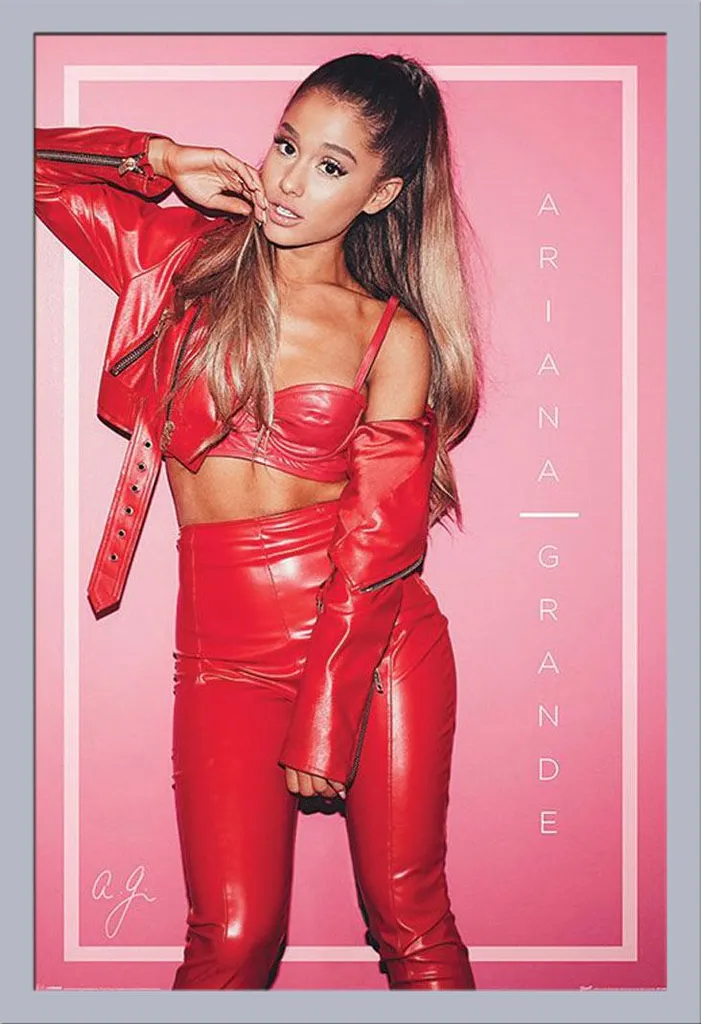Décoration Chambre Ariana Grande : Poster Red avec Cadre Gris Argent