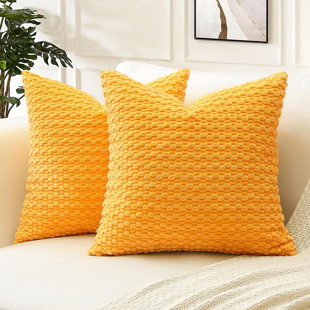Set aus 2 geometrischen, goldgelben Cordbezš¹gen, 50 x 50 cm, strukturiert