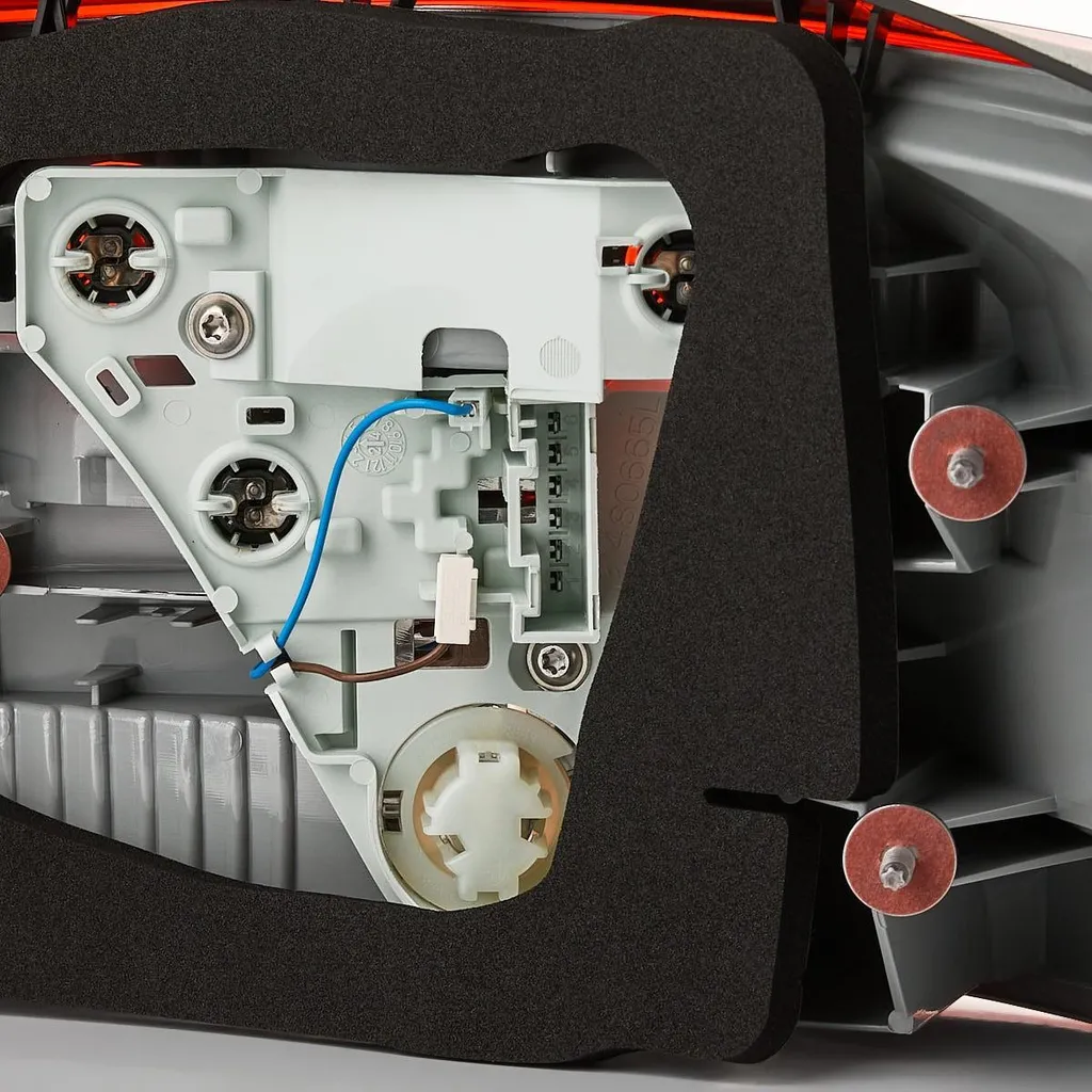Remplacement feu arrière gauche externe BMW 3 Cabrio E93 par Van Wezel - 5