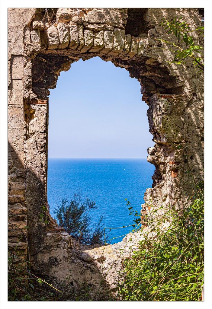 Wallario Poster - Felsenblick aufs Meer, Kunstdruck Größe: 61 x 91,50 cm