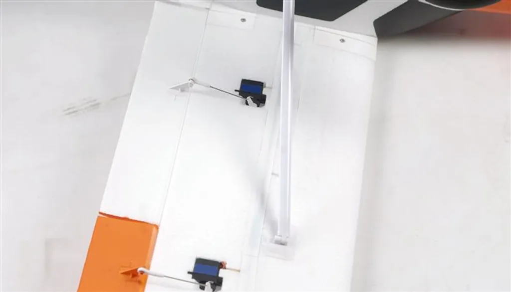 Amewi Tasman Avion RC Électrique : Finis les Atterrissages Difficiles - 10