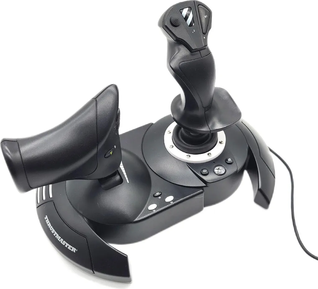 Pilotez avec le Thrustmaster T.Flight Full Kit X pour Flight Simulator - 28