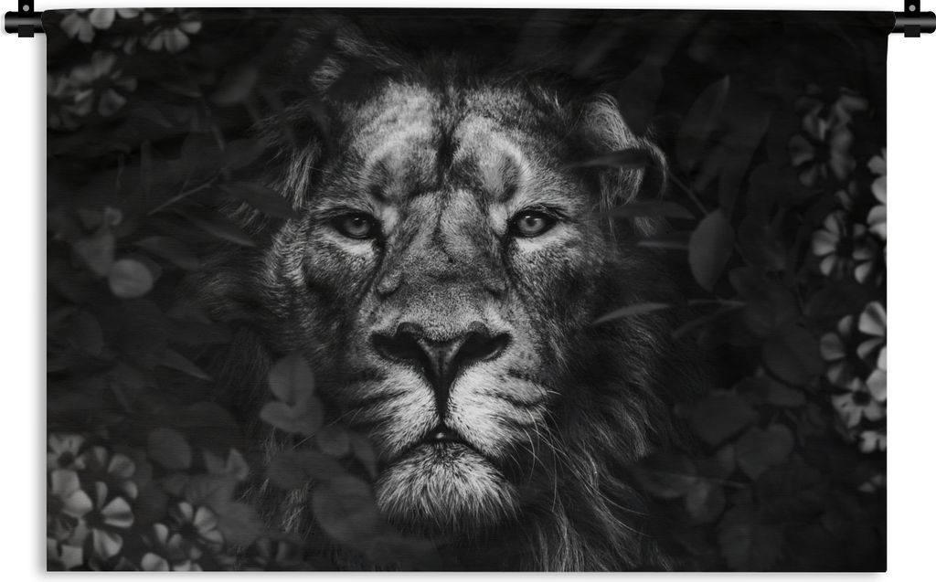 MuchoWow Wandteppich Wandbehang Löwe mit Blumen und Blättern im Dschungel - schwarz und weiß 120x80 cm Tapisserie Dekoration Wandtuch - Wandde...