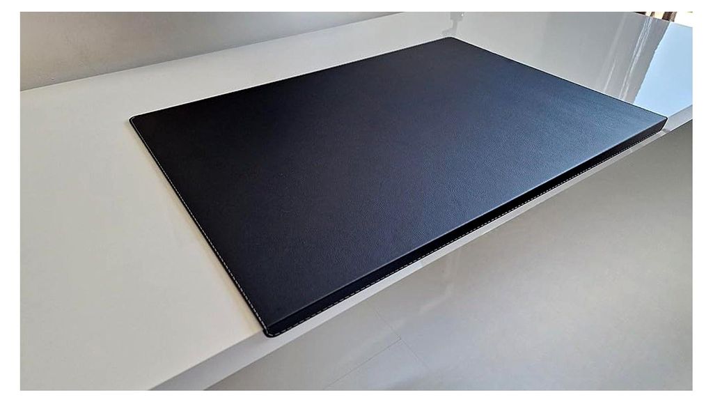 Gewinkelte Schreibtischunterlage aus sanftem Leder mit Kantenschutz 60 x 38 Schwarz mit silbergrauer Naht