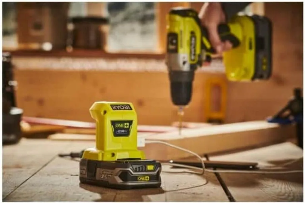 Plus de batterie mobile ? Solution USB Ryobi 18V R18USB-0 sans fil - 3