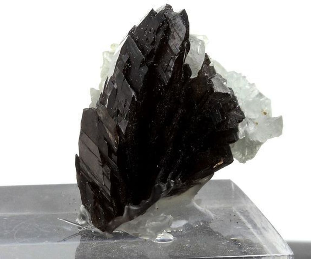 Axinit + Prehnit 70,5 Karat