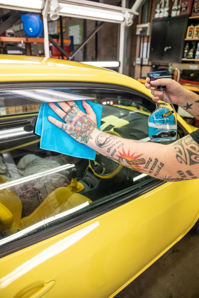 Meguiar's Perfect Clarity Glass Cleaner G8216EU, 16 oz (473 ml) Bottle, 6/CV