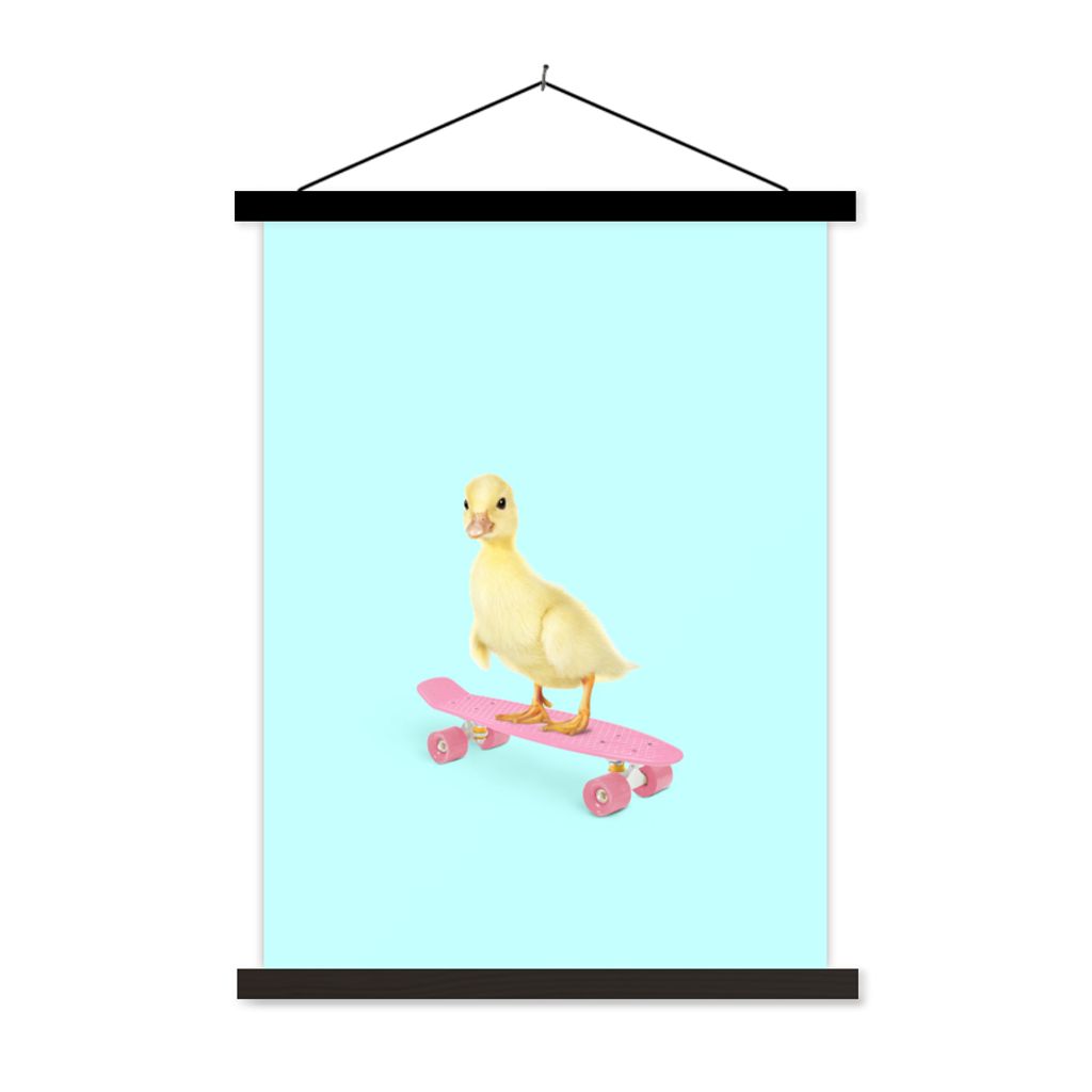 MuchoWow Textilposter Ente - Küken - Skateboard - Blau - Rosa 90x120 cm mit schwarzem Rahmen - Dekoration