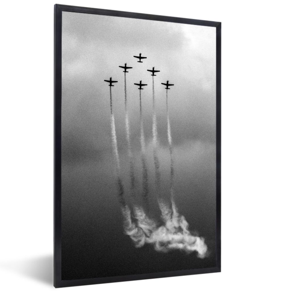 MuchoWow Gerahmtes Poster Flugzeug - Himmel - Wolken - Schwarz und weiß 40x60 cm - Poster mit Schwarzem Bilderrahmen Wandposter Rahmen Foto Bild...