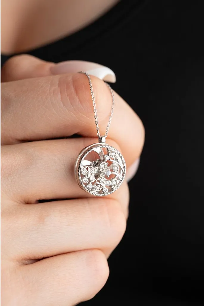 Idée cadeau femme : collier papillon argent 925 pour anniversaire et fête