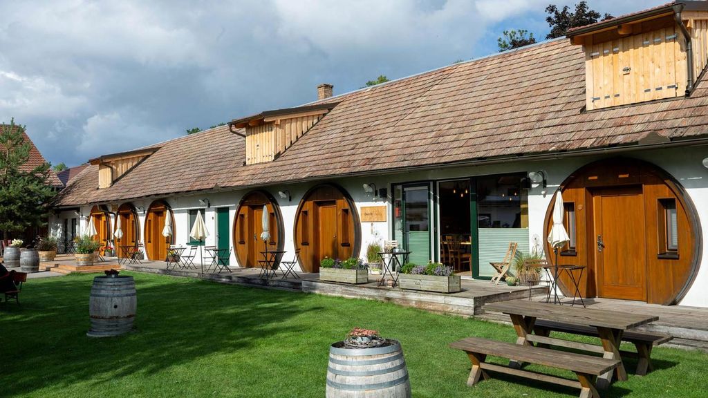 Jochen Schweizer Familienurlaub im Fass für 3 (2 Nächte); Erlebnis verschenken oder selbst erleben; Gutschein gültig für 2 Personen und 1 Kind