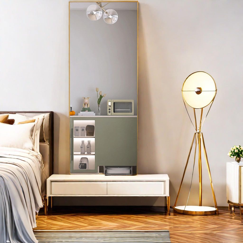 Rechteckiger Kosmetikspiegel aus gehärtetem Glas, goldfarbener Aluminiumrahmen, 1400 x 400 mm, elegantes, modernes Design für Schlafzimmer oder B...