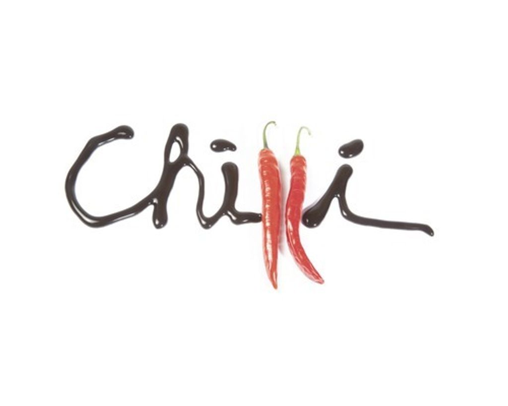 Glasbild Serie Chilli I: Kreativer Schriftzug mit roten Chilischoten, 125x50 cm