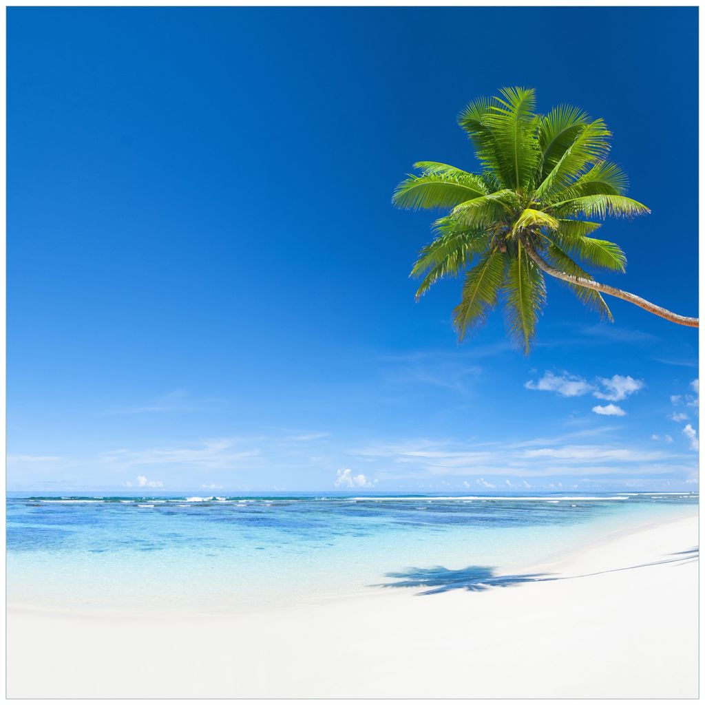 Wallario Möbeldesign / Aufkleber, geeignet für Ikea Lack Tisch - Weißer Sandstrand am Meer - Ein Traum unter Palmen in 55 x 55 cm