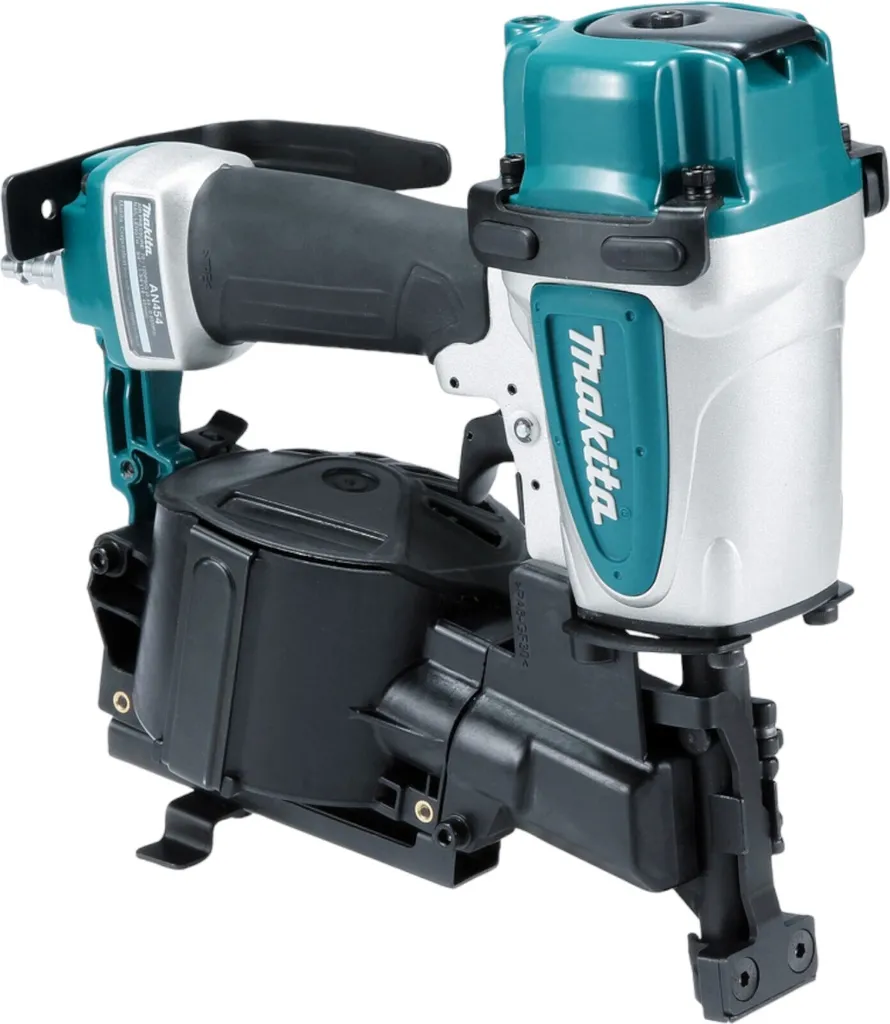 Cloueur pneumatique Makita AN454 idéal pour pose de bardage et toit