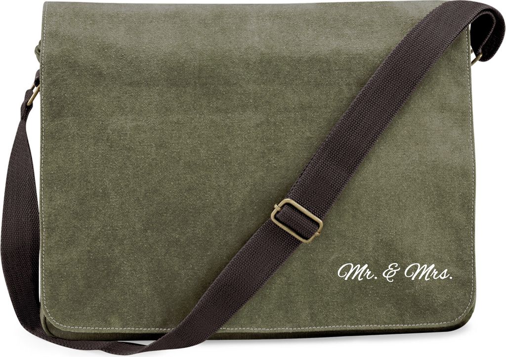 Huuraa Umhängetasche Mr. & Mrs. Schriftzug 14 Liter Military Green Canvas Laptoptasche Geschenkidee