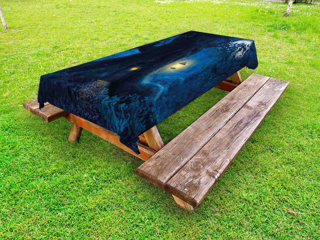 ABAKUHAUS Wald Tischdecke Outdoor, Magische Nacht mit wenig Haus im Stamm des alten Baum-verzauberten Wald-Märchen-Themas, Dark Night Blau Senf, 1...