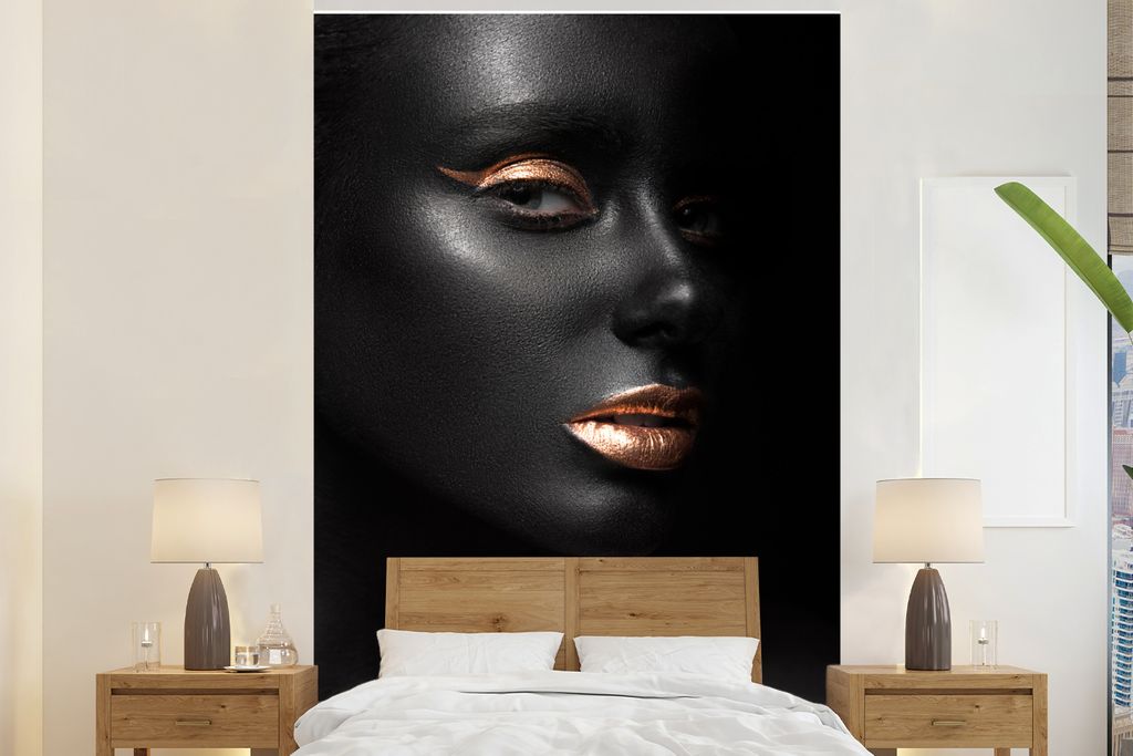 MuchoWow Fototapete für Wohnzimmer oder Schlafzimmer Wandtapete Vinyl Motivtapete Frau - Make-up - Kupfer - Schwarz - 145x220 cm - Wanddekoration