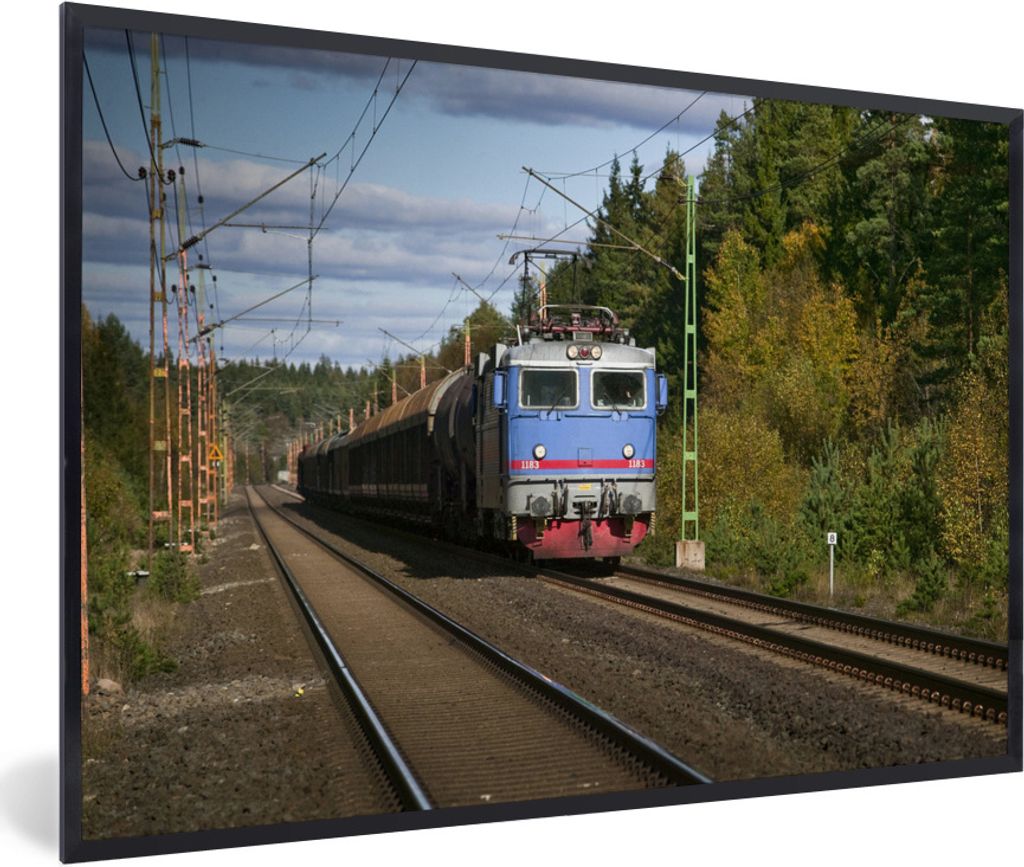 MuchoWow Gerahmtes Poster Ein Zug auf einer Bahnstrecke 30x20 cm - Poster mit Schwarzem Bilderrahmen Wandposter Rahmen Foto Bilder - Kunstdruck -...