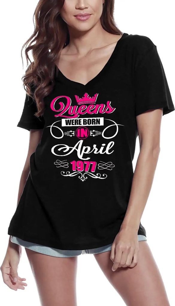 Damen Grafik T-Shirt V-Ausschnitt Die Königinnen wurden im April 1977 geboren – Queens Were Born In April 1977 – Geschenk 43. Geburtstag Jahre...