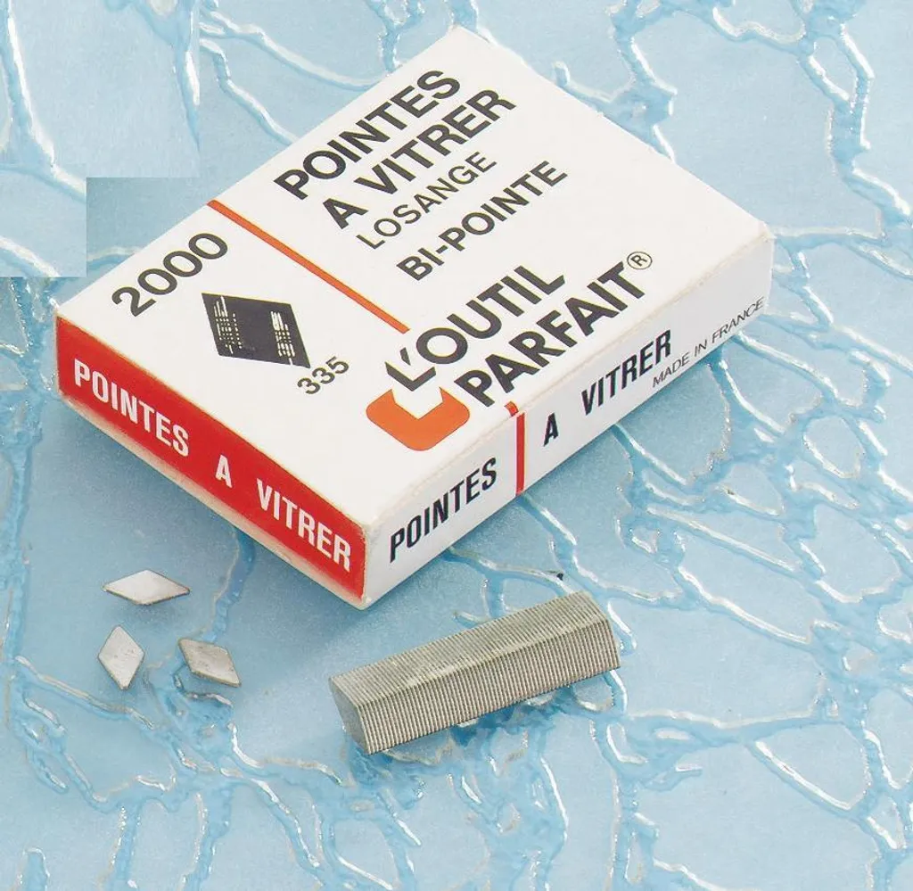 Fixez vos Vitres sans Risque avec ces 2000 Pointes Losange en Acier - 2