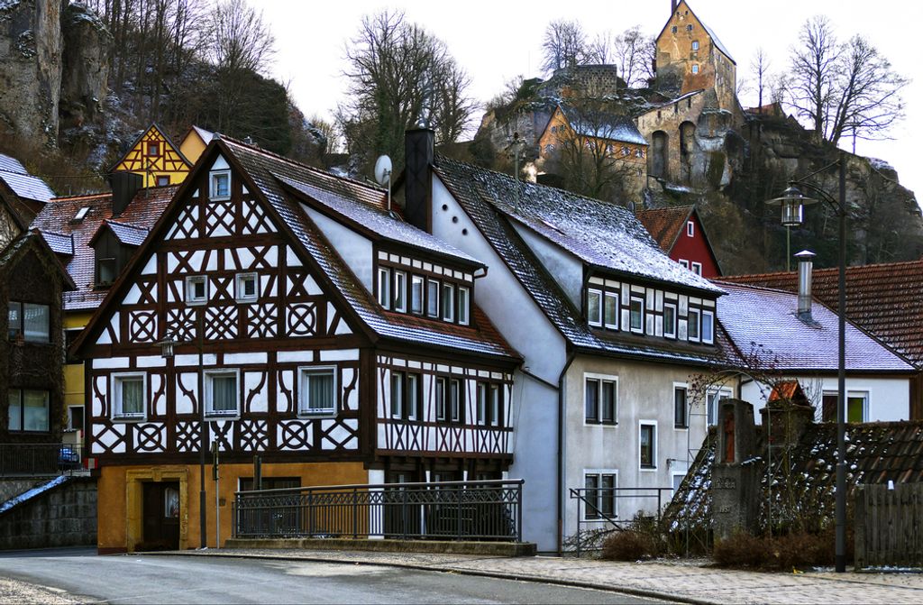 hansepuzzle 69092 - Fachwerkhaus Puzzle, 500 Teile, Gebäude, 46,0 x 30,0cm mit hochwertiger Aufbewahrung, Kartonbox und wiederverschließbarem Beutel